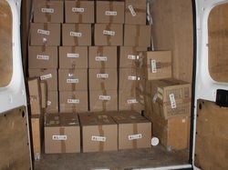 Chargement du container, destination Haïti, à Chambray-les-Tours