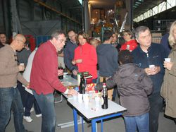 Chargement du container, destination Haïti, à Chambray-les-Tours