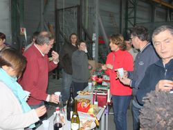 Chargement du container, destination Haïti, à Chambray-les-Tours