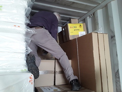 Chargement du container pour Haïti à nantes