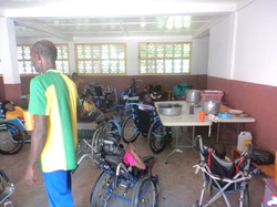 Déchargement du voilier Vagabonde à l'Île à Vache